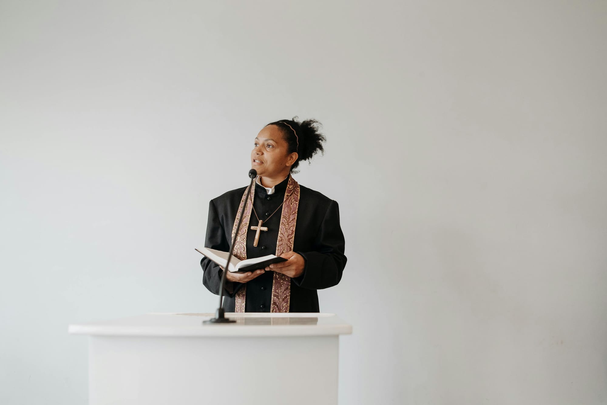 Femmes et enseignement : que dit réellement la Bible ?